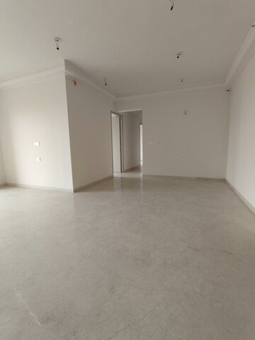 Room in 3 BHK Apartment at Hiranandani Fortune City, New Panvel – for Rent