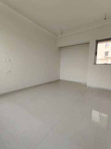 Room in 3 BHK Apartment at Hiranandani Fortune City, New Panvel – for Rent