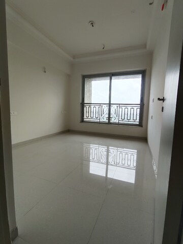 Room in 3 BHK Apartment at Hiranandani Fortune City, New Panvel – for Rent