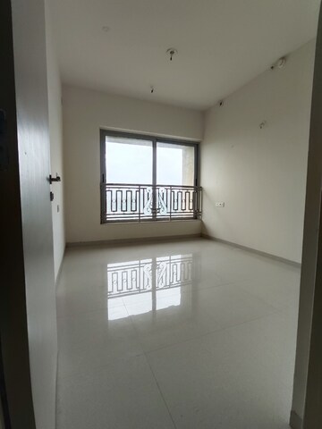 Room in 3 BHK Apartment at Hiranandani Fortune City, New Panvel – for Rent