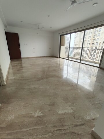 Room in 2 BHK Apartment at Hiranandani Fortune City, New Panvel – for Rent