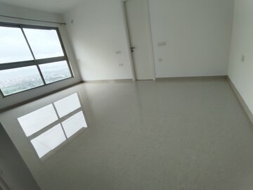 Furnished Amenities in 2 BHK Apartment at Hiranandani Fortune City, New Panvel – for Rent