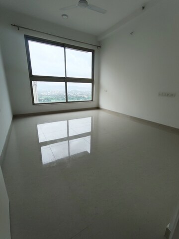 Room in 2 BHK Apartment at Hiranandani Fortune City, New Panvel – for Rent