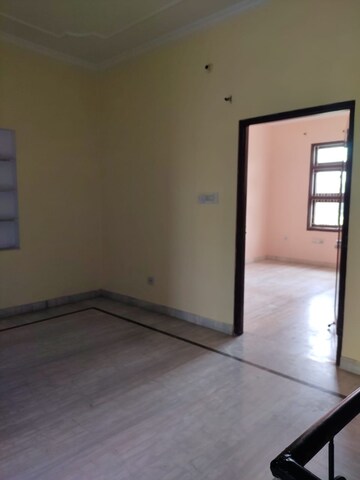 Room in 4 BHK Villa at Mansarovar Extension – for Rent