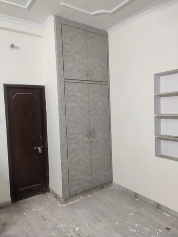 Room in 4 BHK Villa at Mansarovar Extension – for Rent