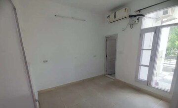 Room in 3 BHK Builder Floor at Sector 43 – for Rent