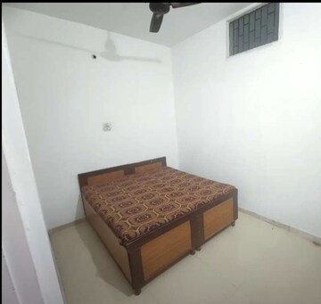 Bedroom in 3 BHK Builder Floor at Sector 43 – for Rent