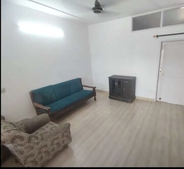 Living Room in 3 BHK Builder Floor at Sector 43 – for Rent