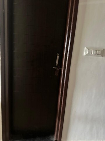 Building Lobby in 3 BHK Builder Floor at Sector 37 – for Rent