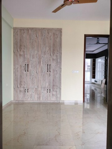 Room in 2.5 BHK Builder Floor at Smart World Gems, Sector 89 – for Rent