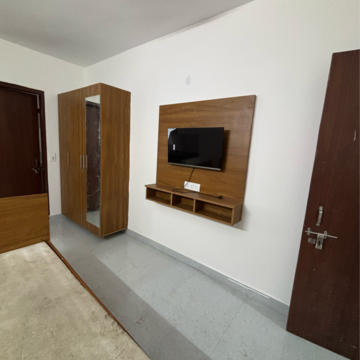 Room in 1 RK Builder Floor at AIHP Palms, Udyog Vihar – for Rent
