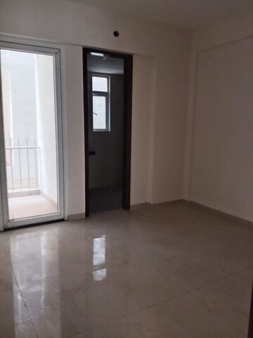 Room in 2.5 BHK Builder Floor at Smart World Gems, Sector 89 – for Rent