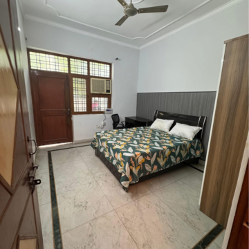 Bedroom in 2 BHK Builder Floor at Ansal Plaza Sector-23, Carterpuri Village – for Rent