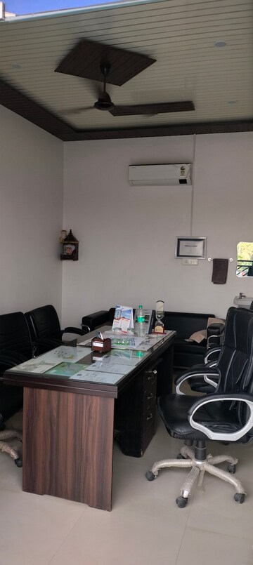 Team Area in  Shop at Sector 33 – for Sale
