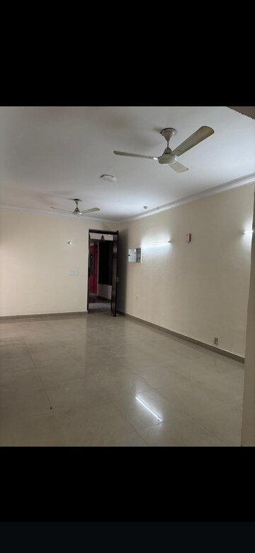 Room in 3 BHK Apartment at Antriksh Golf View, Sector 78 – for Rent