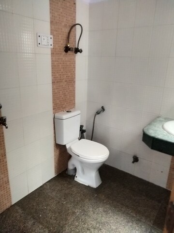 Bathroom in 3 BHK Builder Floor at Tulip Mall, Sector 46 – for Rent