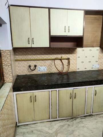 Kitchen in 3 BHK Builder Floor at Tulip Mall, Sector 46 – for Rent