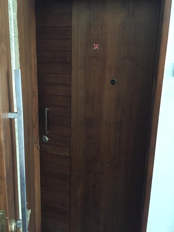 Furnished Amenities in 2 BHK Apartment at Vashi Sector 14 – for Rent