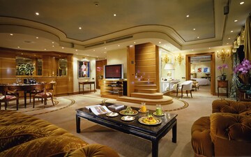 Living Room in 4 BHK Apartment at Central Park I, Sector 42 – for Sale