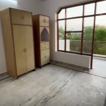 Room in 3 BHK Builder Floor at Sector 10 – for Rent