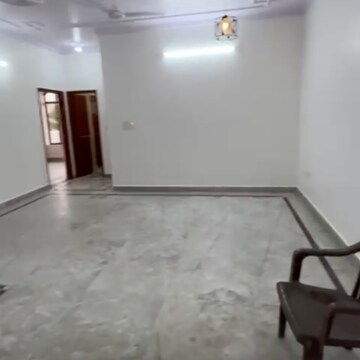 Room in 3 BHK Builder Floor at Sector 10 – for Rent