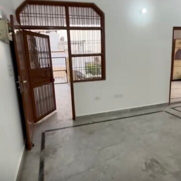 Room in 3 BHK Builder Floor at Sector 10 – for Rent