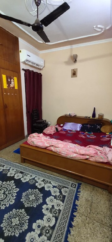 Bedroom in 2 BHK Independent House at Sector 55 – for Rent