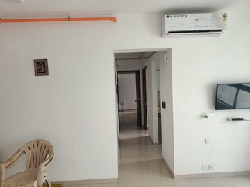Room in 2 BHK Apartment at Kalpataru Immensa, Kolshet Road – for Rent