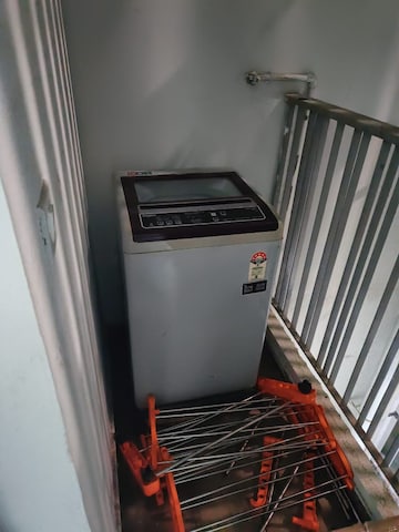 Furnished Amenities in 2 BHK Apartment at Kalpataru Immensa, Kolshet Road – for Rent