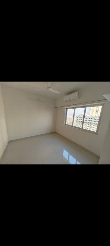 Room in 2 BHK Apartment at Omkar Signet, Malad East – for Rent