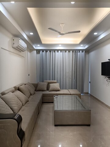 Bedroom in 3 BHK Builder Floor at Unitech South City 1, South City 1 – for Rent