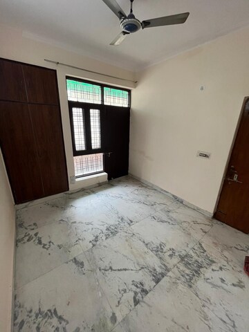 Room in 3 BHK Builder Floor at Green Fields Colony – for Rent
