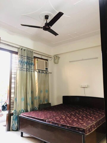 Bedroom in 3 BHK Builder Floor at Vivek Plaza, Sector 14 – for Rent