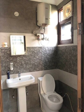 Master Bedroom in 3 BHK Builder Floor at Vivek Plaza, Sector 14 – for Rent
