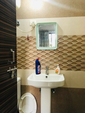 Master Bedroom in 3 BHK Builder Floor at Vivek Plaza, Sector 14 – for Rent