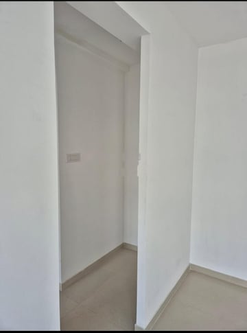 Room in 1 BHK Apartment at UK Iridium, Kandivali East – for Rent