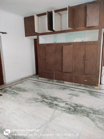 Room in 3 BHK Builder Floor at Milestone 32nd Avenue, Sector 15 – for Rent