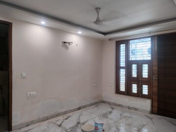 Room in 3 BHK Builder Floor at Milestone 32nd Avenue, Sector 15 – for Rent