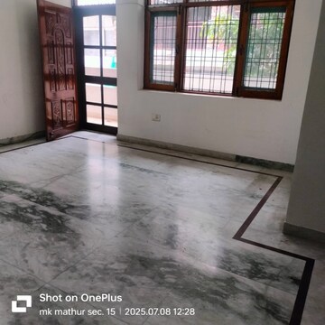 Room in 3 BHK Builder Floor at Milestone 32nd Avenue, Sector 15 – for Rent