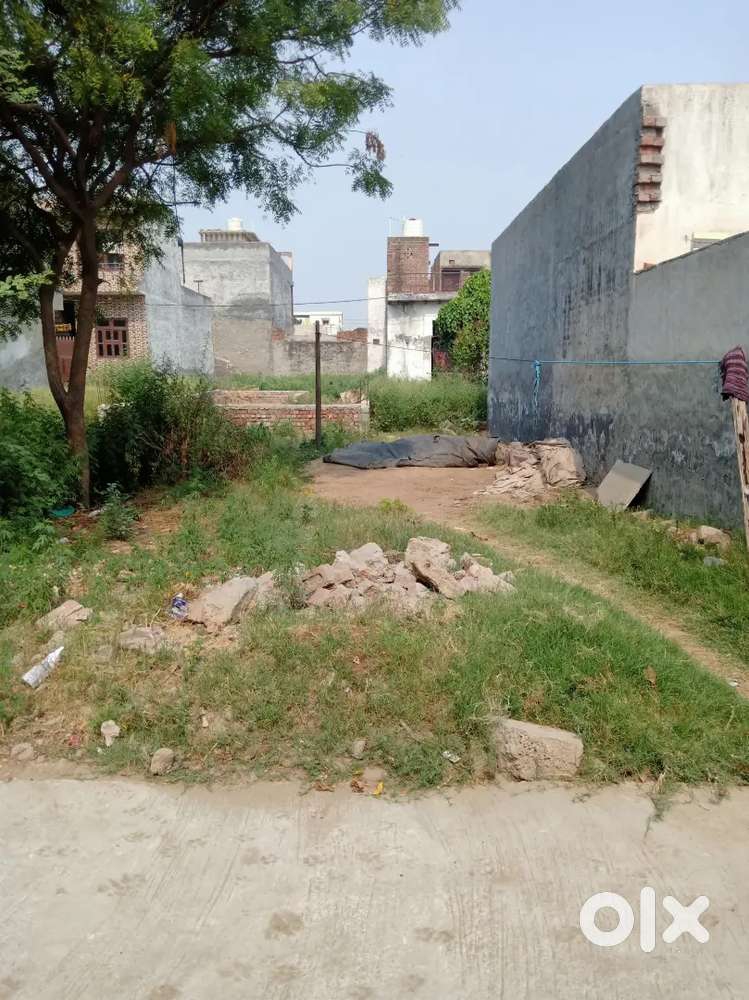 Plot For Sale in DLF City Phase V