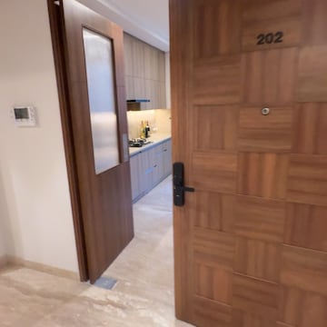 Room in 2 BHK Apartment at Ambience Creacions, Sector 22 – for Rent