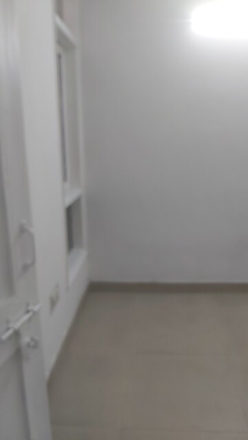 Furnished Amenities in 2.5 BHK Builder Floor at Mayur Vihar – for Rent