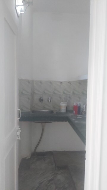 Room in 2.5 BHK Builder Floor at Mayur Vihar – for Rent