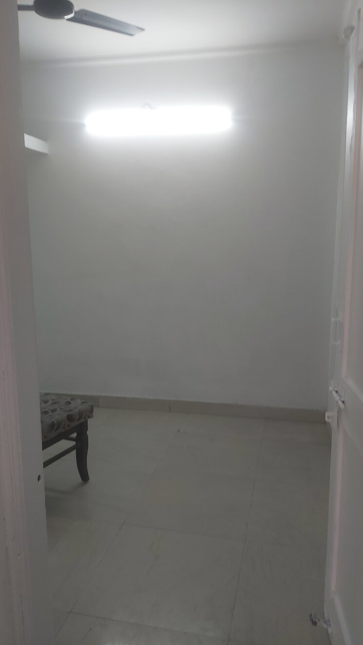 Room, mayur vihar 2.5 Bedroom 700 Sq.Ft. Builder Floor In Mayur Vihar Delhi 8930932