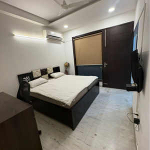 Team Area in 3 BHK Apartment at Ambience Creacions, Sector 22 – for Sale