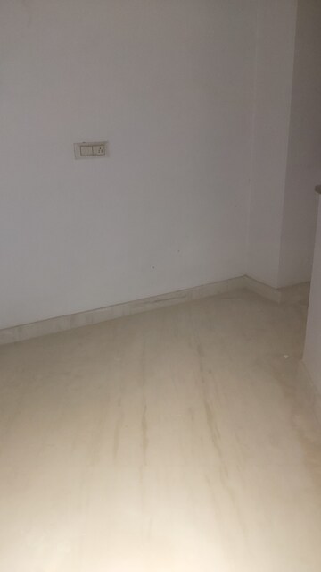 Room in 1.5 BHK Builder Floor at Mayur Vihar – for Rent