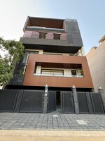 4 BHK + Pooja Room,Study Room 300 Sq.Yd. Builder Floor in Sushant Lok 2