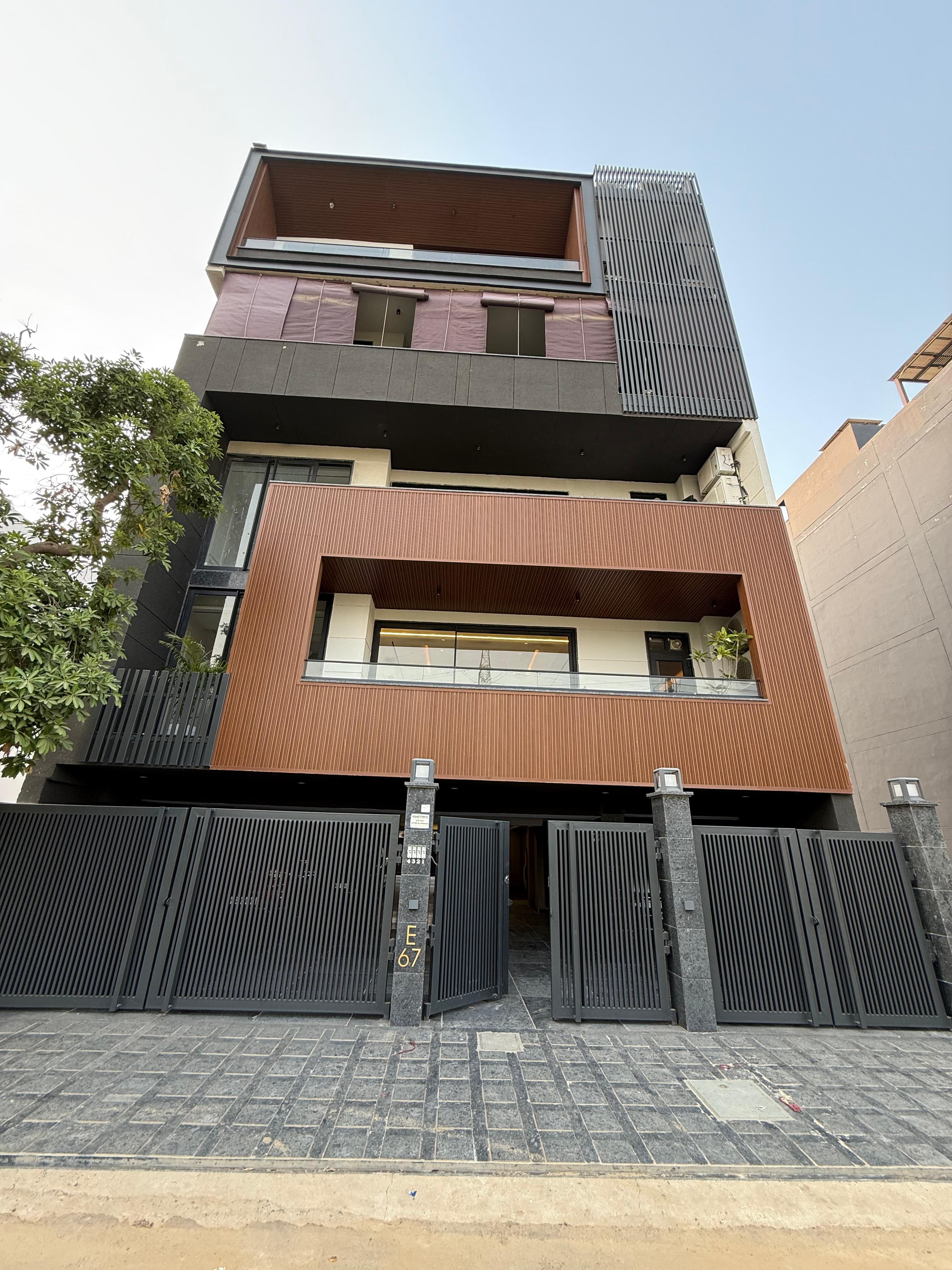 4 BHK + Pooja Room,Study Room Builder Floor For Sale in Sushant Lok 2