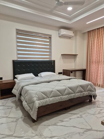 Bedroom in 1 BHK Builder Floor at Sector 42 – for Rent
