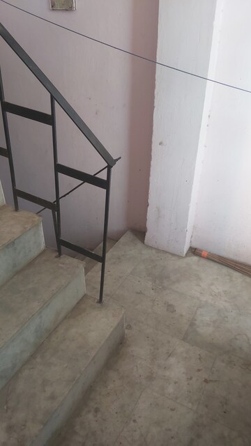 Furnished Amenities in 2.5 BHK Builder Floor at Mayur Vihar – for Sale